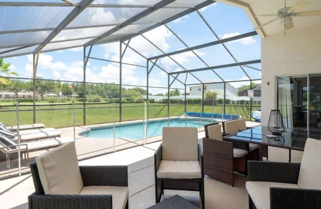 Spacious 4 bed/3 bath Pool home