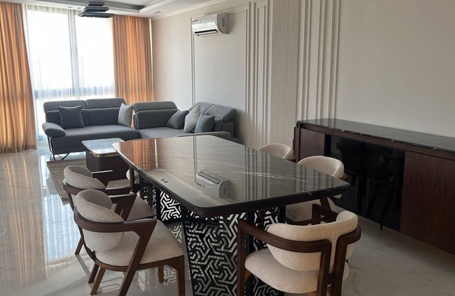 Spacious 4-bedroom apartment in fabulous Giza Governorate with AC, WiFi