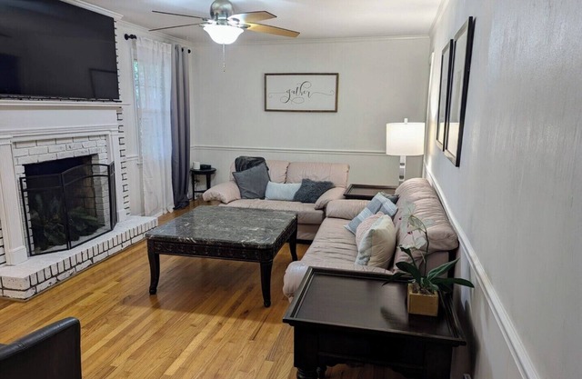 Spacious 4-bed home with king suites, near Riverbanks Zoo and downtown Columbia.