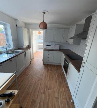 Spacious 4-Bed Home R&B STAYS Welcomes You