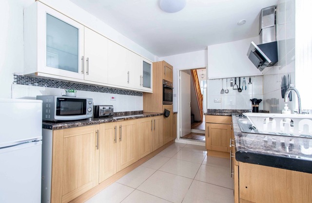 Spacious 4-Bed House with Flexible Layout