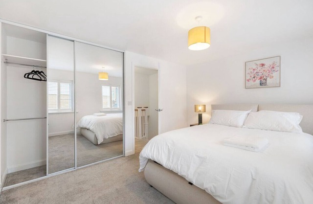 Spacious 4-Bed house in Dartford