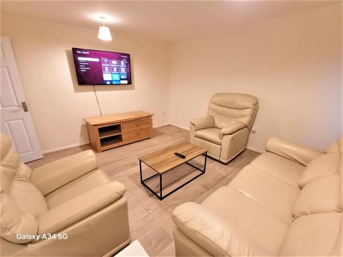 Spacious 4 bed House - Stevenage