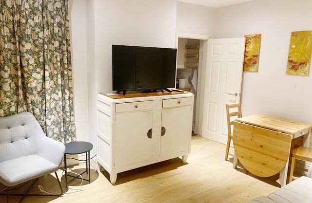 Spacious 4 bed terraced house walking distance to town centre