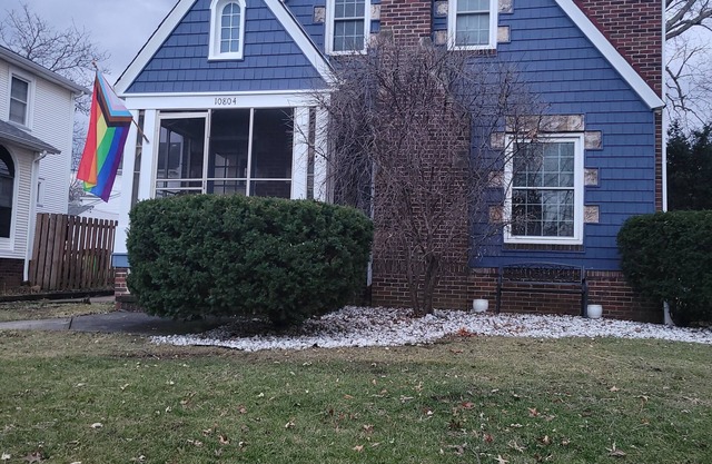 Spacious 4-bedroom house in Garfield Hts w/ gym, wifi, patio, laundry room,