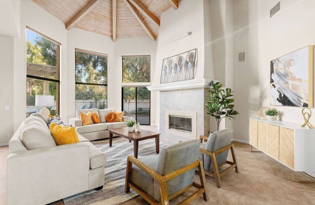 Spacious 4-bedroom house in awesome Huntington Beach with Pool/Park/Games