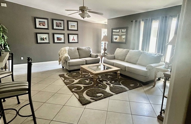 Spacious 4-bedroom house in awesome Lake Havasu City with AC