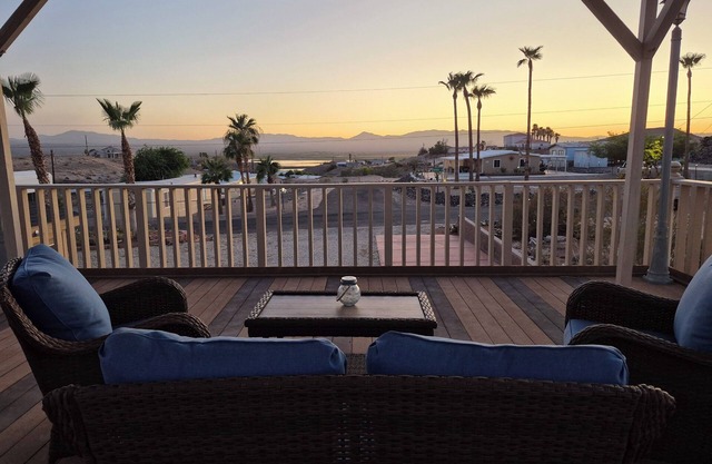 Charming 4-bedroom house with AC, WiFi in wonderful Golden Shores