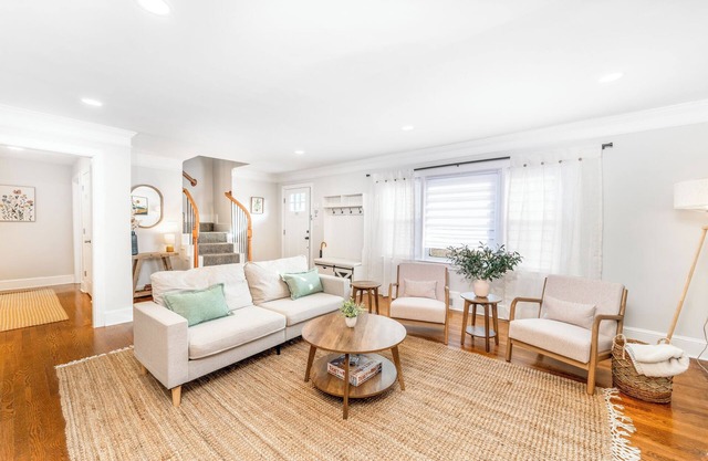 Spacious 4-bedroom house with WiFi, AC in welcoming Winston-Salem, Ardmore