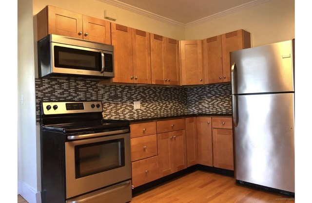 Spacieux 5 chambres, 2 salles de bain complètes, quartier piéton
