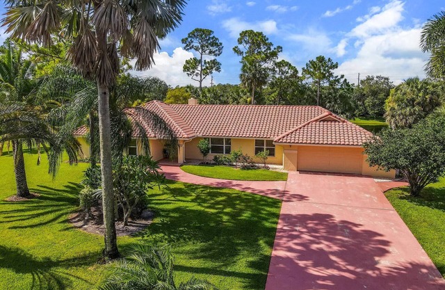 Spacious 4-bedroom country house in charming Wellington with WiFi, AC