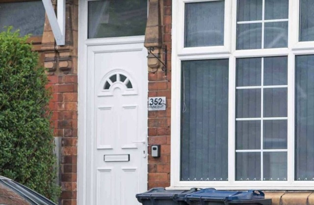 Spacious 4 Bedroom House close to Birmingham City Center