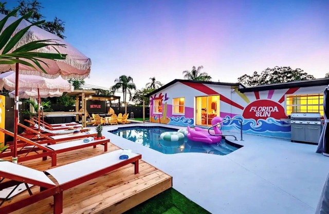 Spacious 4-bedroom house with Heated Pool, Hot tub, Movie Night, Golf + More