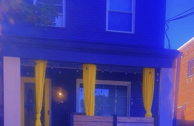 Spacious 4-bedroom house in gorgeous Washington with AC, WiFi