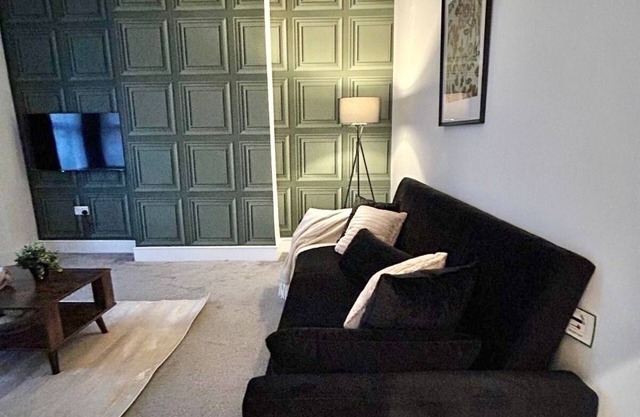 Spacious 4-Bedroom Home in the Heart of London