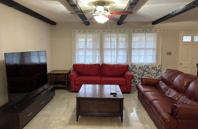 Spacious 4-bedroom house in cool Woodlawn with AC, WiFi Baltimore DC area