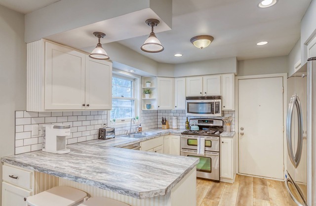 SPACIOUS 4 BEDROOM HOUSE NEAR HOLLAND STATE PARK PET FRIENDLY