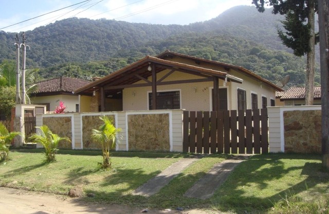MAISON SPACIEUSE 4 COUCHES. POUR JUSQU'À 14 PERSONNES / 6 ESPACES À 150M DE LA PLAGE DE MARANDUBA