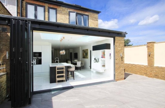 Spacious 4-Bedroom in Uxbridge close to Heathrow, Legoland and Windsor Castle