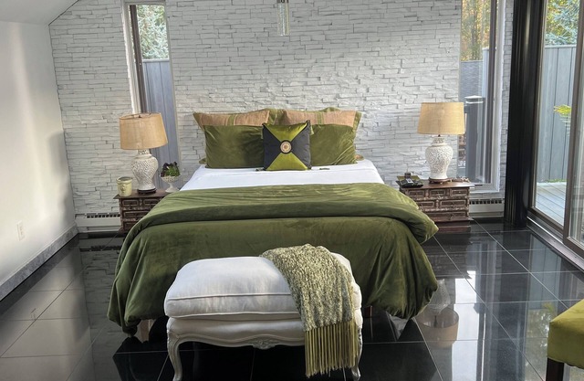 Spacious 4-bedroom Modern Architecture Cozy Getaway with Fitness Room, WiFi