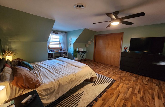 Spacious 4-bedroom home next to Lambeau Field