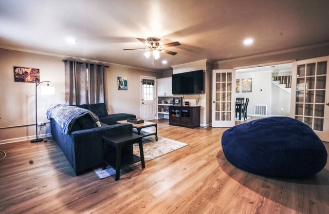 Spacious 4-bedroom 2.5 bathroom haven in Baton Rouge near LSU Campus/ hospitals