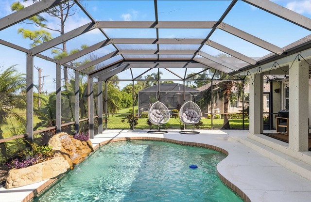 Spacious 4-bedroom house in charming Rotonda West with AC, WiFi, and Heated Pool