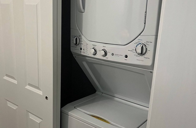 Spacious 4-bedroom villa in charming Williamsburg with AC and WiFi
