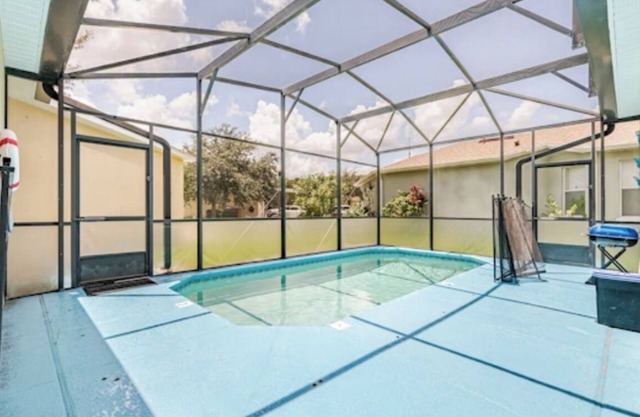 Spacious 4-bedroom villa in nice Kissimmee with AC, fitness room