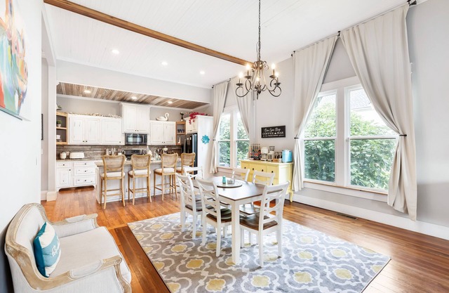 Spacious 4-bedroom w/ full en suite baths - 1/2 mile from Covington Square!