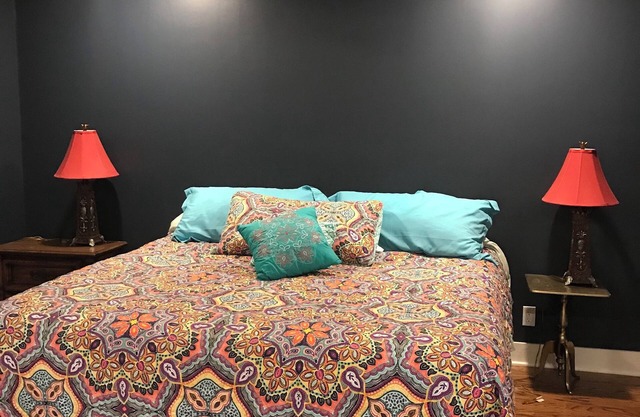 Spacious 4-bedroom home with pool, Wi-Fi, CHA in Shawnee. Pets welcome!