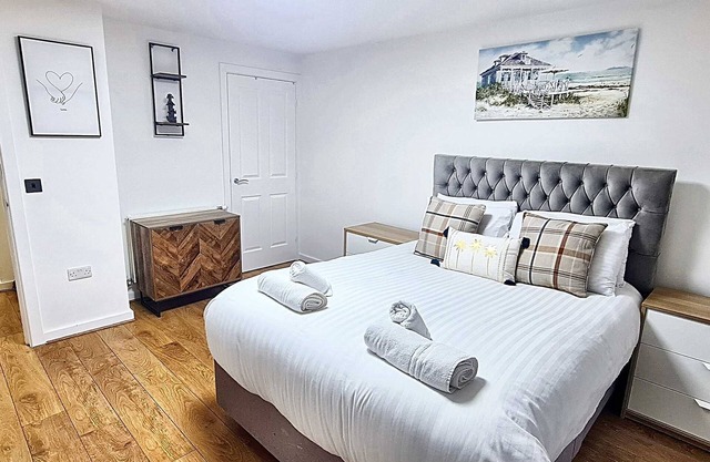 Spacious 4-Bed Home, Free Driveway Parking, 7 Minutes to Manchester City Centre