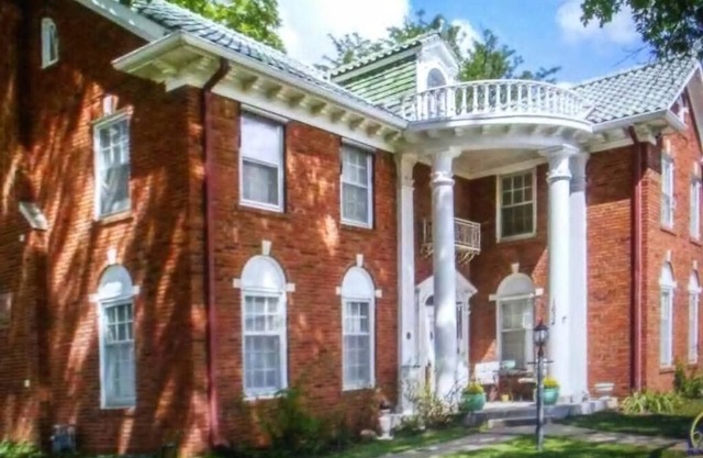 Spacieuse maison historique de 4000 pieds carrés, en face de l'université de Washburn; Près de Expo