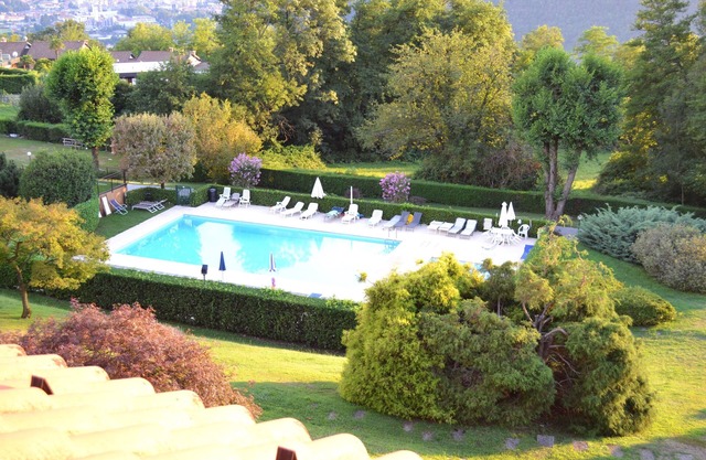 Spacious 4½-room apartment with 3 balconies, pool and children's pool