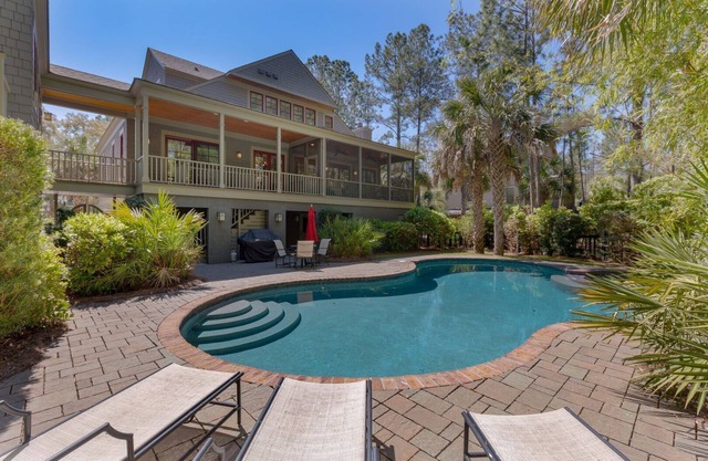 Maison de vacances spacieuse! Intérieur magnifique, piscine privée et bain à remous
