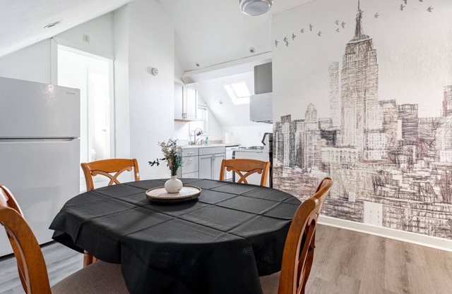 Spacious 4BR (10 Beds) | NYC Transit + Parking