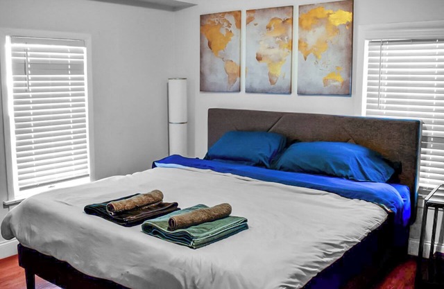 4BR Game Center, Cappuccino Cafe, 2 King Beds, 30min to NYC + 5min to EWR