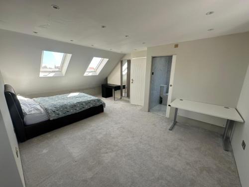 Spacious 4BR Home Garden & Office Space