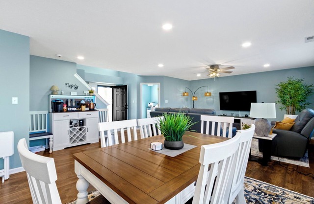Spacious 4BR Near Grand Park – Game Loft, Office & Family-Friendly Comfort!
