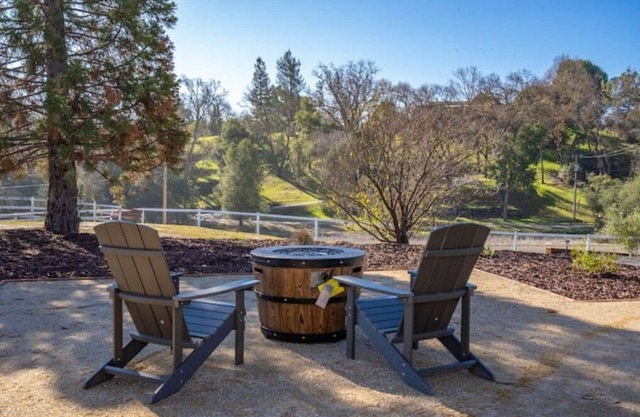Spacious 4BR RanchHome w/2FirePits