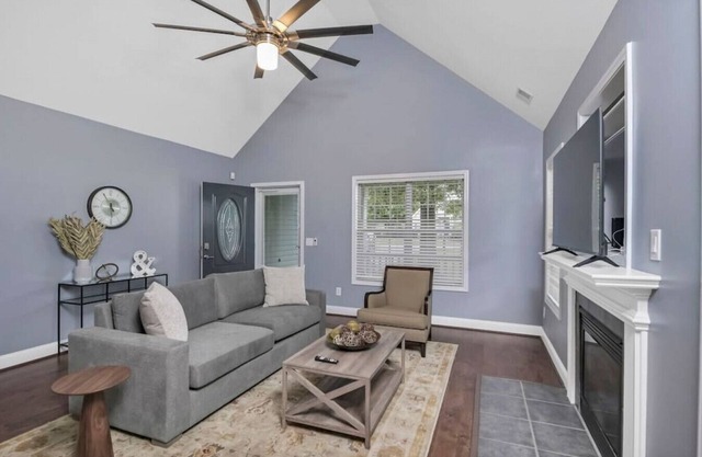 Spacious 4BR with Loft Bedroom