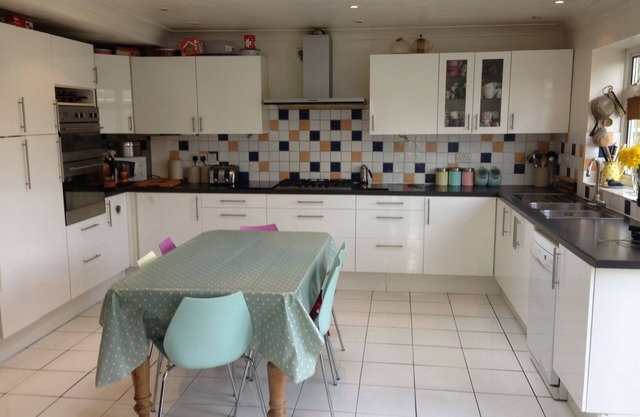 Beautiful house with large garden. Ideal for families