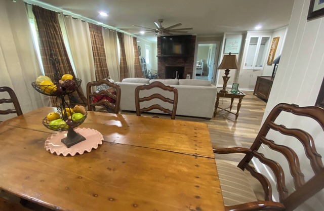 Spacious 5-bedroom house near EVERYTHING in terrific Bowling Green