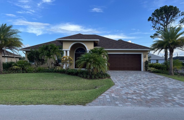 SPACIOUS 5 BEDROOM RESIDENCE "GATHERINGS ALLOWED"