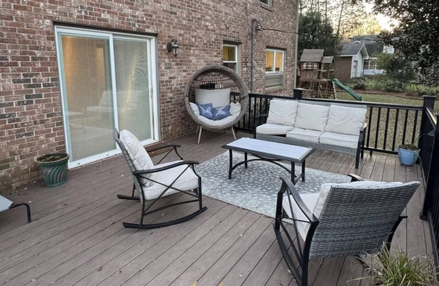 Spacious 5-bedroom house in awesome West Columbia with WiFi, AC