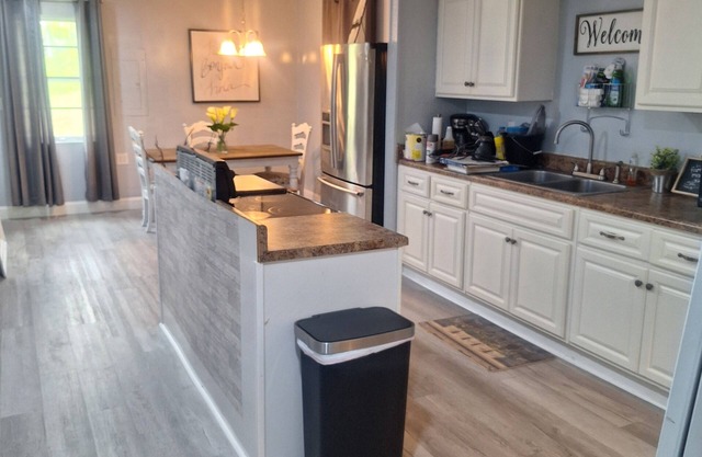 Spacious 5-bedroom Farm house next to the river with WiFi in charming New Market