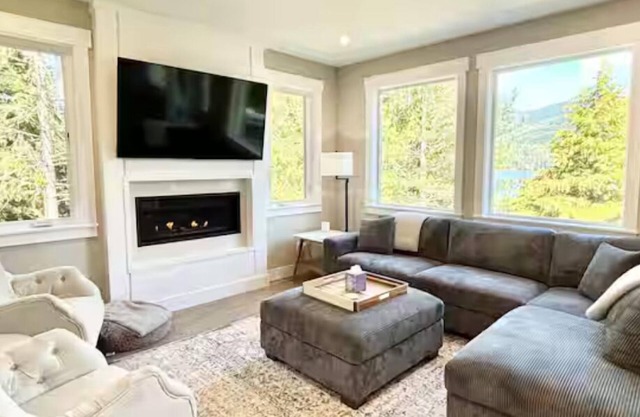 Spacious 5-bedroom home w/Lake access, AC in beautiful Sudden Valley/Bellingham,