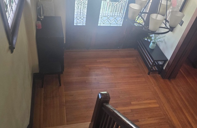 Spacious 5-bedroom house in awesome Cincinnati with WiFi, AC
