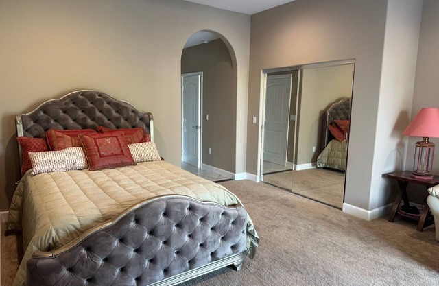 Spacious 5-bedroom house with WiFi, AC in brilliant Long Beach