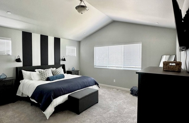 Spacious 5-bedroom house not far from Lake Stevens and Seattle